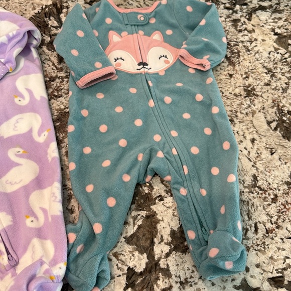 Carter’s Pair of fleece footie PJs - Picture 2 of 7